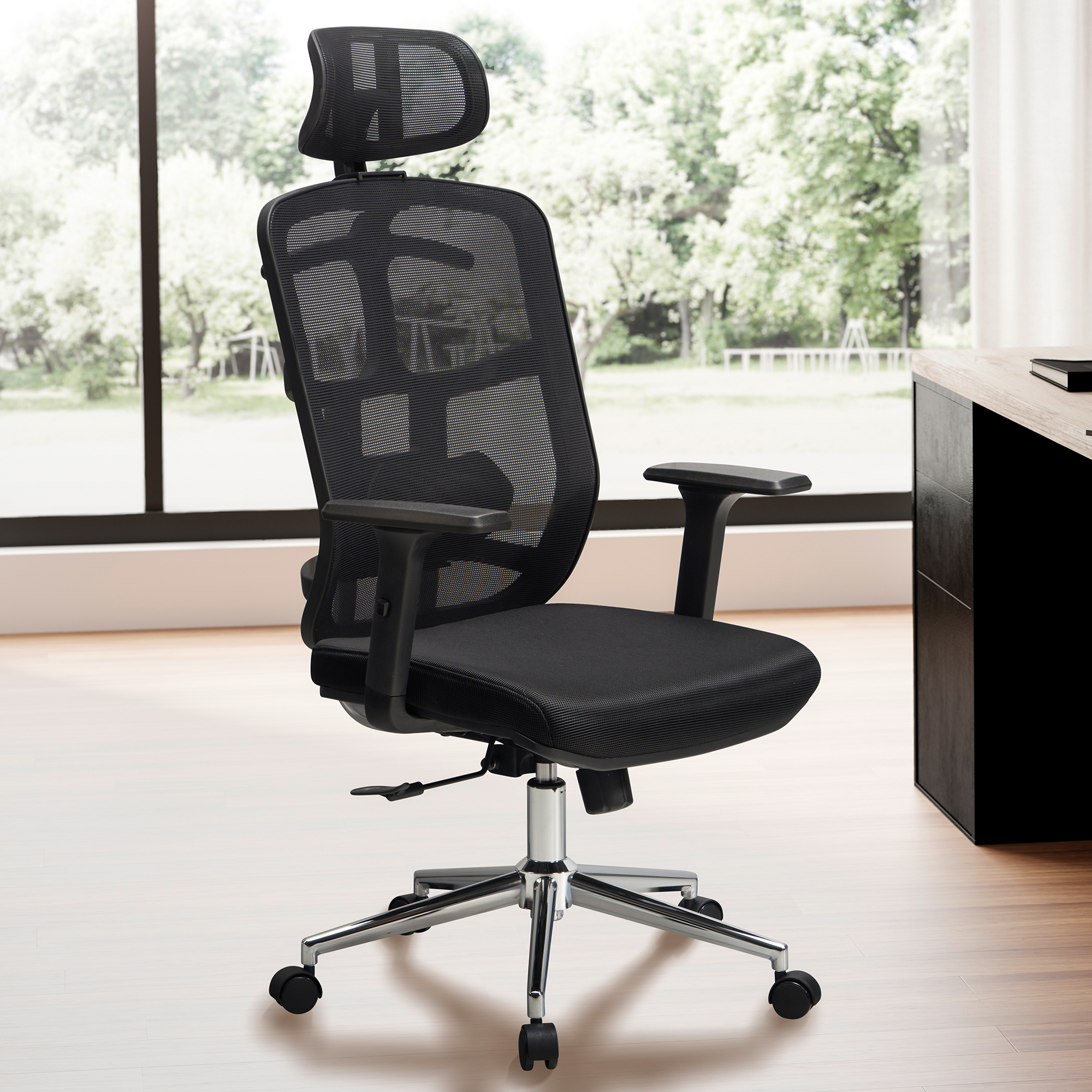 Černá kancelářská židle s mesh potahem | Ergonomická s opěrkou hlavy a bederní oporou | Rozměry: V 120-130 cm, Š 68 cm, H 68 cm